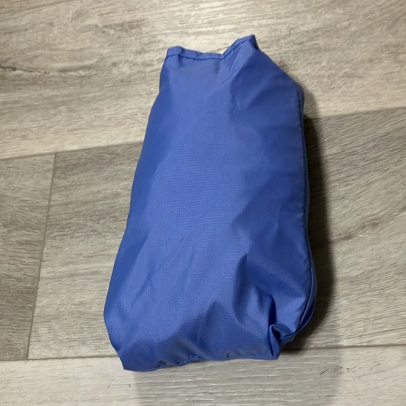 The North Face , girls XL / 18 (fits a women’s XS)  packable jacket - Picture 5 of 6